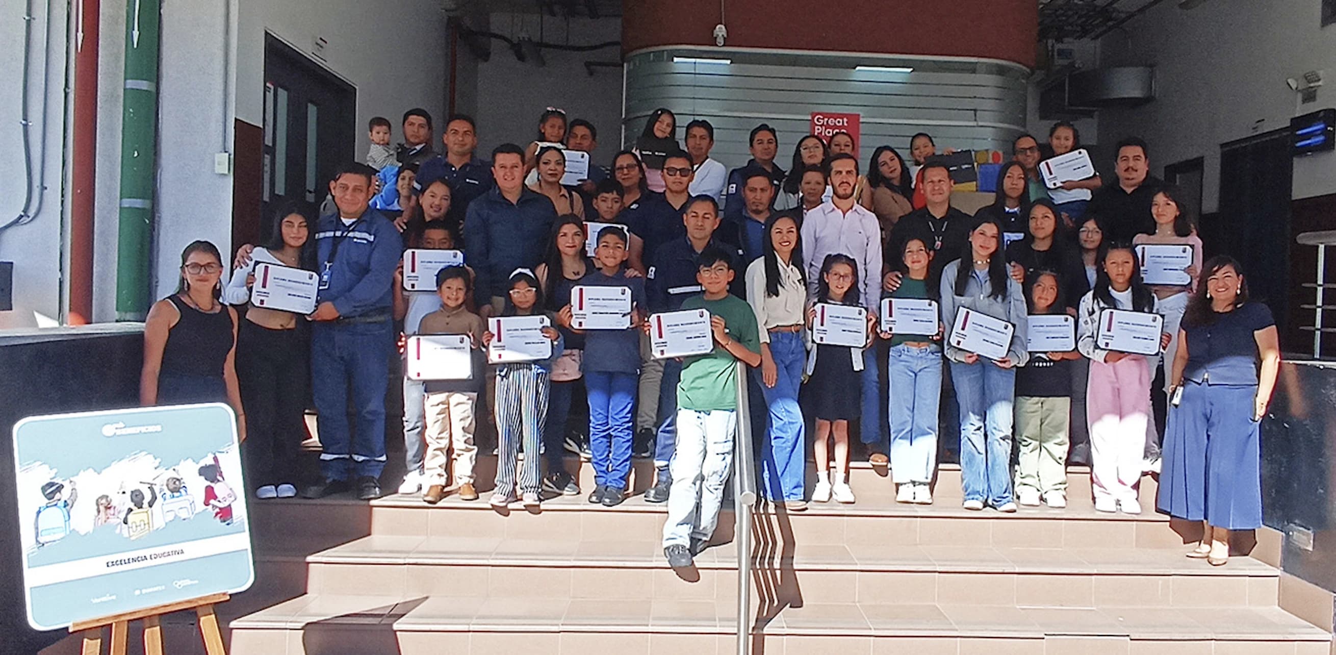 Quifatex reconoce a los hijos de sus colaboradores en el Programa de Excelencia Educativa